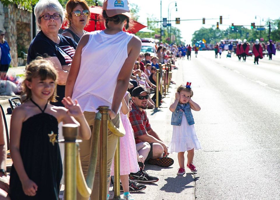 4th of July Parade Viewing at Leon & Lulu