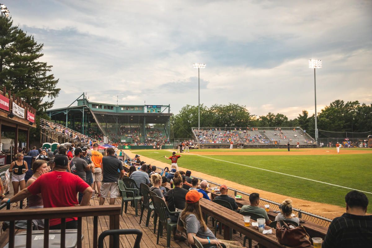 Duluth Huskies vs. Eau Claire Express