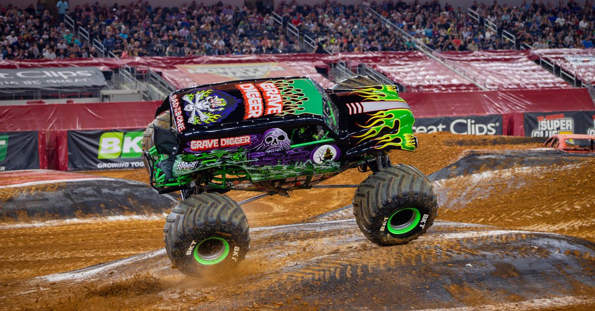 Parking Monster Jam - 2 Day Pass